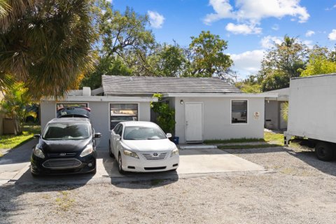 Commercial property in Fort Lauderdale, Florida 559.64 sq.m. № 2146627 - photo 14