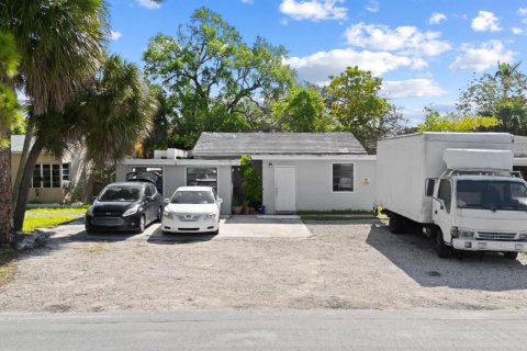 Commercial property in Fort Lauderdale, Florida 559.64 sq.m. № 2146627 - photo 13