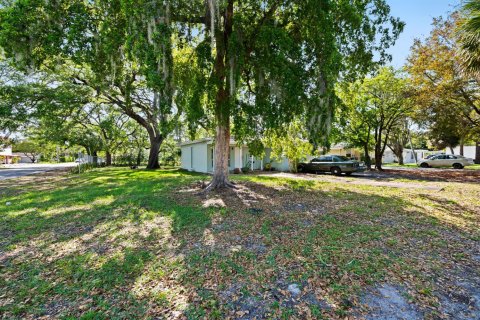 Commercial property in Fort Lauderdale, Florida 559.64 sq.m. № 2146627 - photo 21