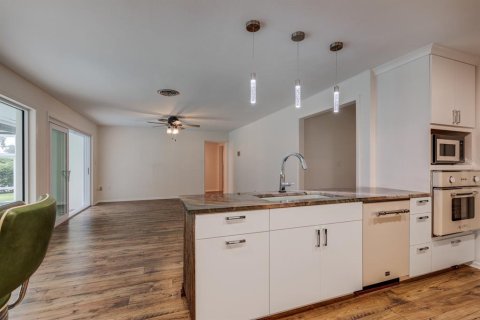 Casa en venta en Tavares, Florida, 3 dormitorios, 252.6 m2 № 1909903 - foto 9