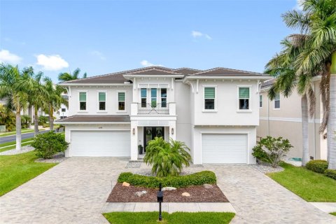 House in Redington Shores, Florida 4 bedrooms, 334.63 sq.m. № 2226265