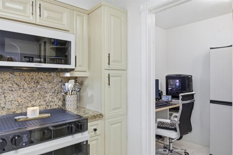 Villa ou maison à vendre à Hollywood, Floride: 3 chambres, 126.35 m2 № 1963253 - photo 16