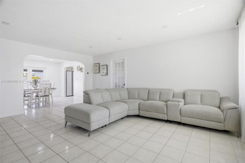 Villa ou maison à vendre à Hollywood, Floride: 3 chambres, 126.35 m2 № 1963253 - photo 4