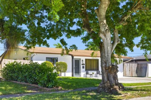 Villa ou maison à vendre à Hollywood, Floride: 3 chambres, 126.35 m2 № 1963253 - photo 3