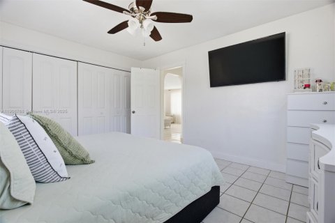 Villa ou maison à vendre à Hollywood, Floride: 3 chambres, 126.35 m2 № 1963253 - photo 18