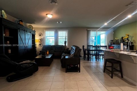 House in Clermont, Florida 3 bedrooms № 2244257 - photo 4
