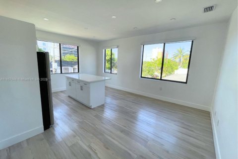 Commercial property in Miami, Florida 314.57 sq.m. № 1882439 - photo 4