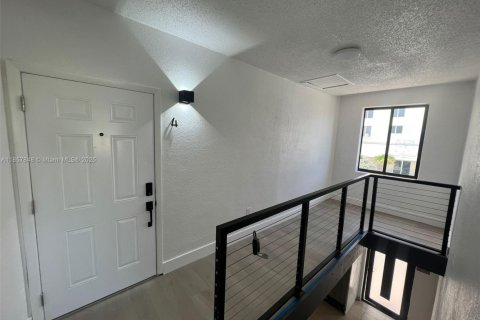 Commercial property in Miami, Florida 314.57 sq.m. № 1882439 - photo 18
