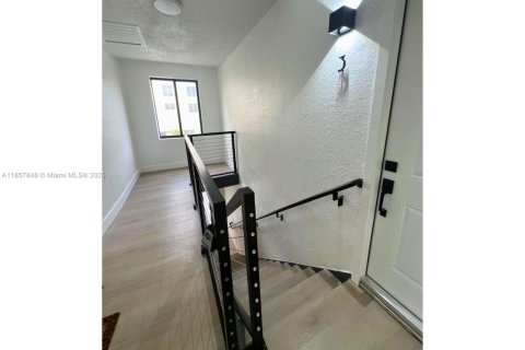 Commercial property in Miami, Florida 314.57 sq.m. № 1882439 - photo 13