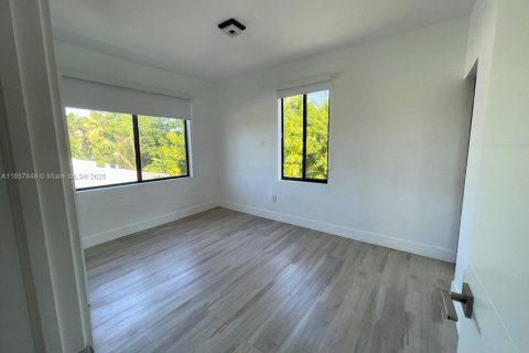 Commercial property in Miami, Florida 314.57 sq.m. № 1882439 - photo 16