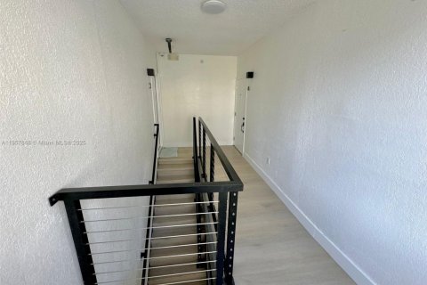 Commercial property in Miami, Florida 314.57 sq.m. № 1882439 - photo 10