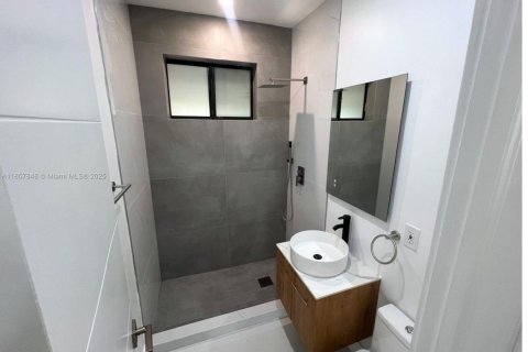 Commercial property in Miami, Florida 314.57 sq.m. № 1882439 - photo 17