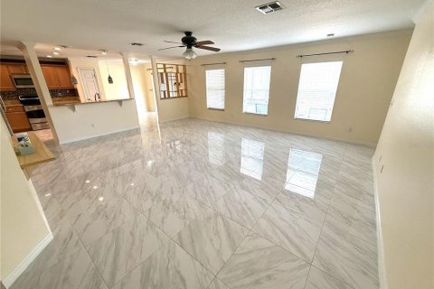 House in Clermont, Florida 3 bedrooms, 146.88 sq.m. № 2222269 - photo 5