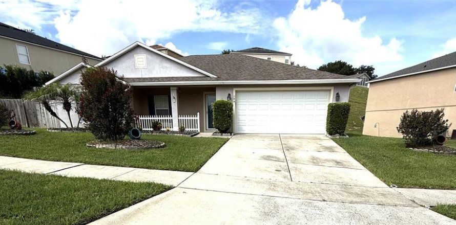 House in Clermont, Florida 3 bedrooms, 146.88 sq.m. № 2222269