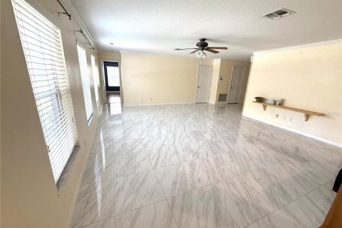 House in Clermont, Florida 3 bedrooms, 146.88 sq.m. № 2222269 - photo 6