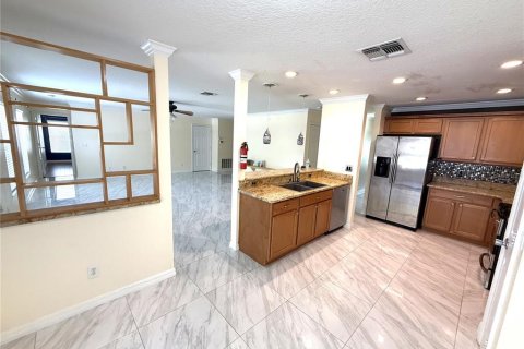 House in Clermont, Florida 3 bedrooms, 146.88 sq.m. № 2222269 - photo 9