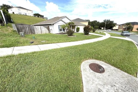 House in Clermont, Florida 3 bedrooms, 146.88 sq.m. № 2222269 - photo 23