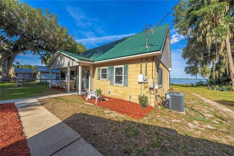 Casa en Ocklawaha, Florida 2 dormitorios, 151.99 m2 № 2122587