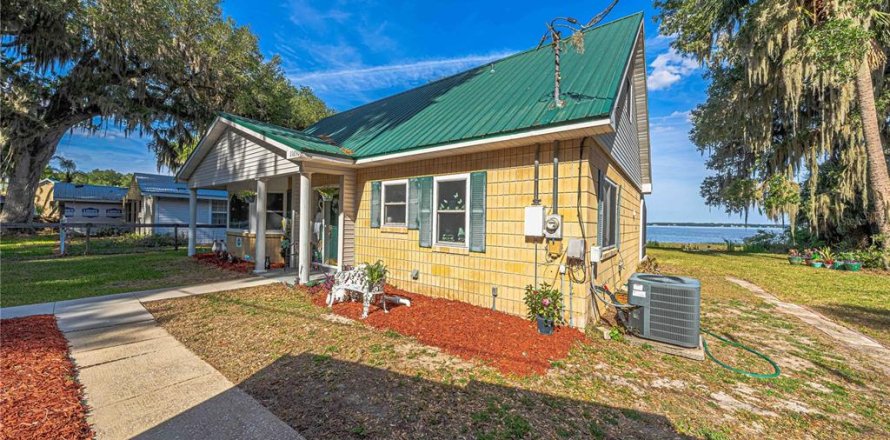 House in Ocklawaha, Florida 2 bedrooms, 151.99 sq.m. № 2122587