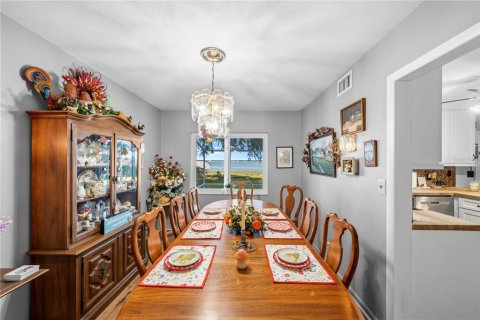 House in Ocklawaha, Florida 2 bedrooms, 151.99 sq.m. № 2122587 - photo 6