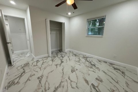 Commercial property in Hallandale Beach, Florida 215.72 sq.m. № 2146182 - photo 8
