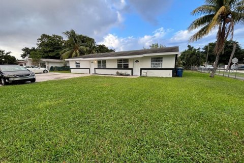 Immobilier commercial à Hallandale Beach, Floride 215.72 m2 № 2146182