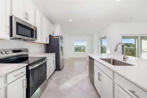 Condo in Lakewood Ranch, Florida, 2 bedrooms № 2428830 - photo 9