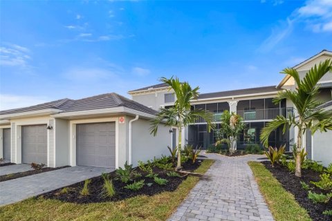 Condo in Lakewood Ranch, Florida, 2 bedrooms № 2428830 - photo 2