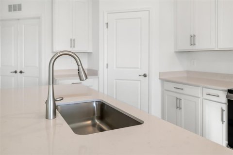 Condo in Lakewood Ranch, Florida, 2 bedrooms № 2428830 - photo 11