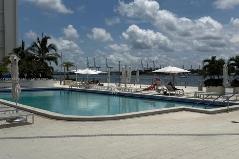 Студия в кондо в Майами-Бич, Флорида № 2053675