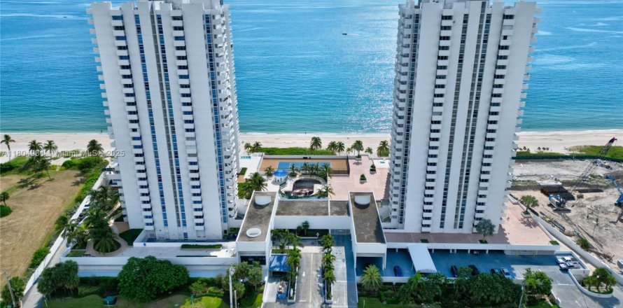 Condo in Pompano Beach, Florida, 2 bedrooms № 1739706