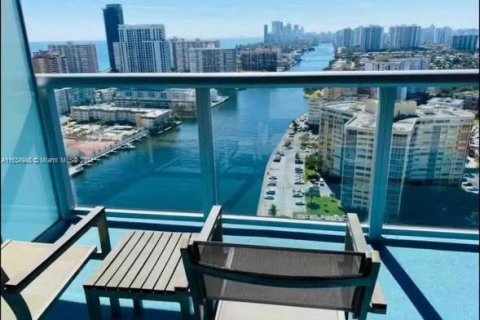 Condominio en venta en Hallandale Beach, Florida, 2 dormitorios, 95.69 m2 № 1764796 - foto 10