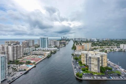Condominio en venta en Hallandale Beach, Florida, 2 dormitorios, 95.69 m2 № 1764796 - foto 24