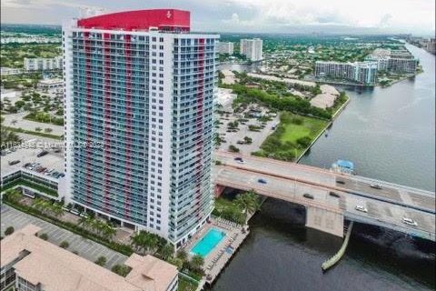 Condominio en venta en Hallandale Beach, Florida, 2 dormitorios, 95.69 m2 № 1764796 - foto 1
