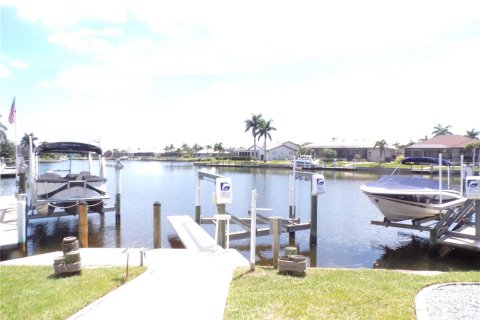 Villa ou maison à louer à Punta Gorda, Floride: 5 chambres, 242.94 m2 № 1771807 - photo 13