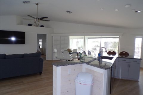 Villa ou maison à louer à Punta Gorda, Floride: 5 chambres, 242.94 m2 № 1771807 - photo 11