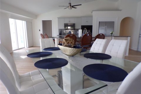 Villa ou maison à louer à Punta Gorda, Floride: 5 chambres, 242.94 m2 № 1771807 - photo 28