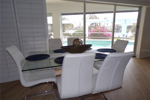 Villa ou maison à louer à Punta Gorda, Floride: 5 chambres, 242.94 m2 № 1771807 - photo 6