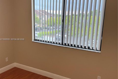 Condo in Coral Springs, Florida, 2 bedrooms  № 2020637 - photo 10