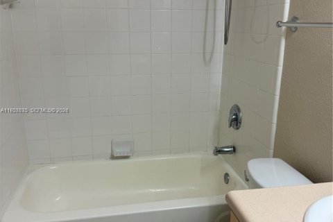 Condo in Coral Springs, Florida, 2 bedrooms  № 2020637 - photo 12