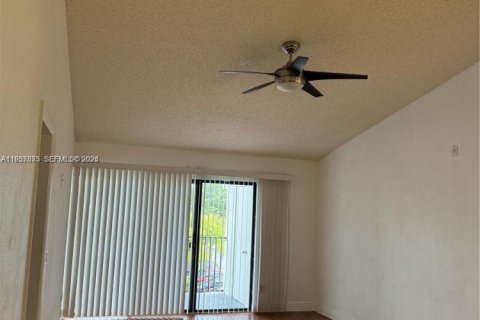 Condo in Coral Springs, Florida, 2 bedrooms  № 2020637 - photo 8