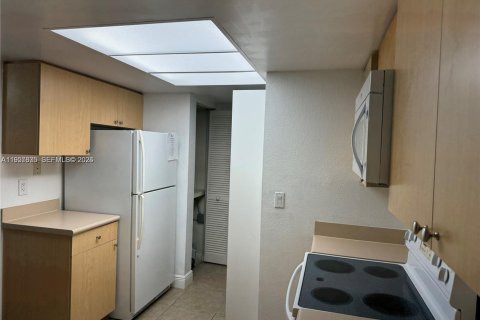 Condo in Coral Springs, Florida, 2 bedrooms  № 2020637 - photo 16