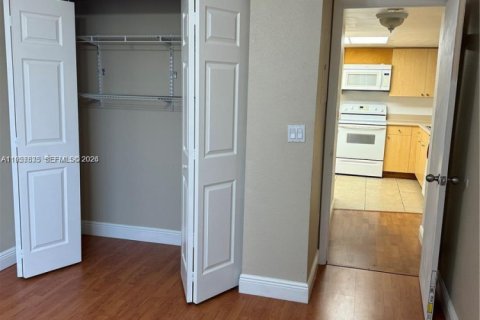 Condo in Coral Springs, Florida, 2 bedrooms  № 2020637 - photo 11