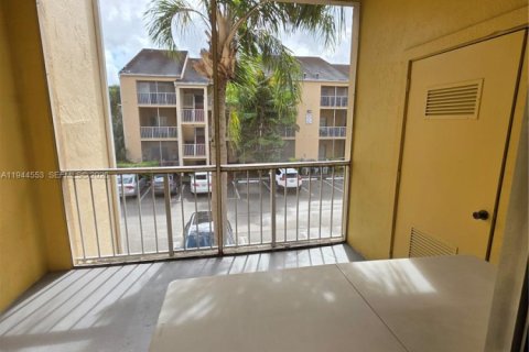 Condo in Miami, Florida, 1 bedroom  № 2001948 - photo 2