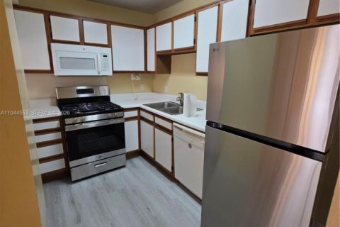 Condo in Miami, Florida, 1 bedroom  № 2001948 - photo 4