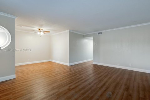 Купить кондоминиум в Халландейл-Бич, Флорида 2 спальни, 89.65м2, № 1478914 - фото 4