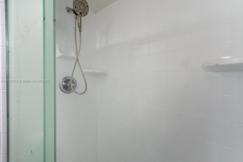Купить кондоминиум в Халландейл-Бич, Флорида 2 спальни, 89.65м2, № 1478914 - фото 10