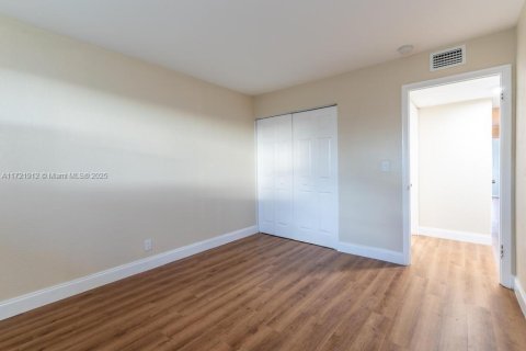 Купить кондоминиум в Халландейл-Бич, Флорида 2 спальни, 89.65м2, № 1478914 - фото 7