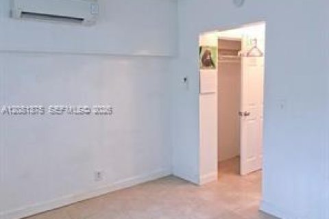 Copropriété à louer à Dania Beach, Floride: 1 chambre, 34.56 m2 № 2344453 - photo 3
