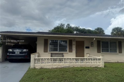 House in Tamarac, Florida 2 bedrooms, 93.65 sq.m. № 2033085
